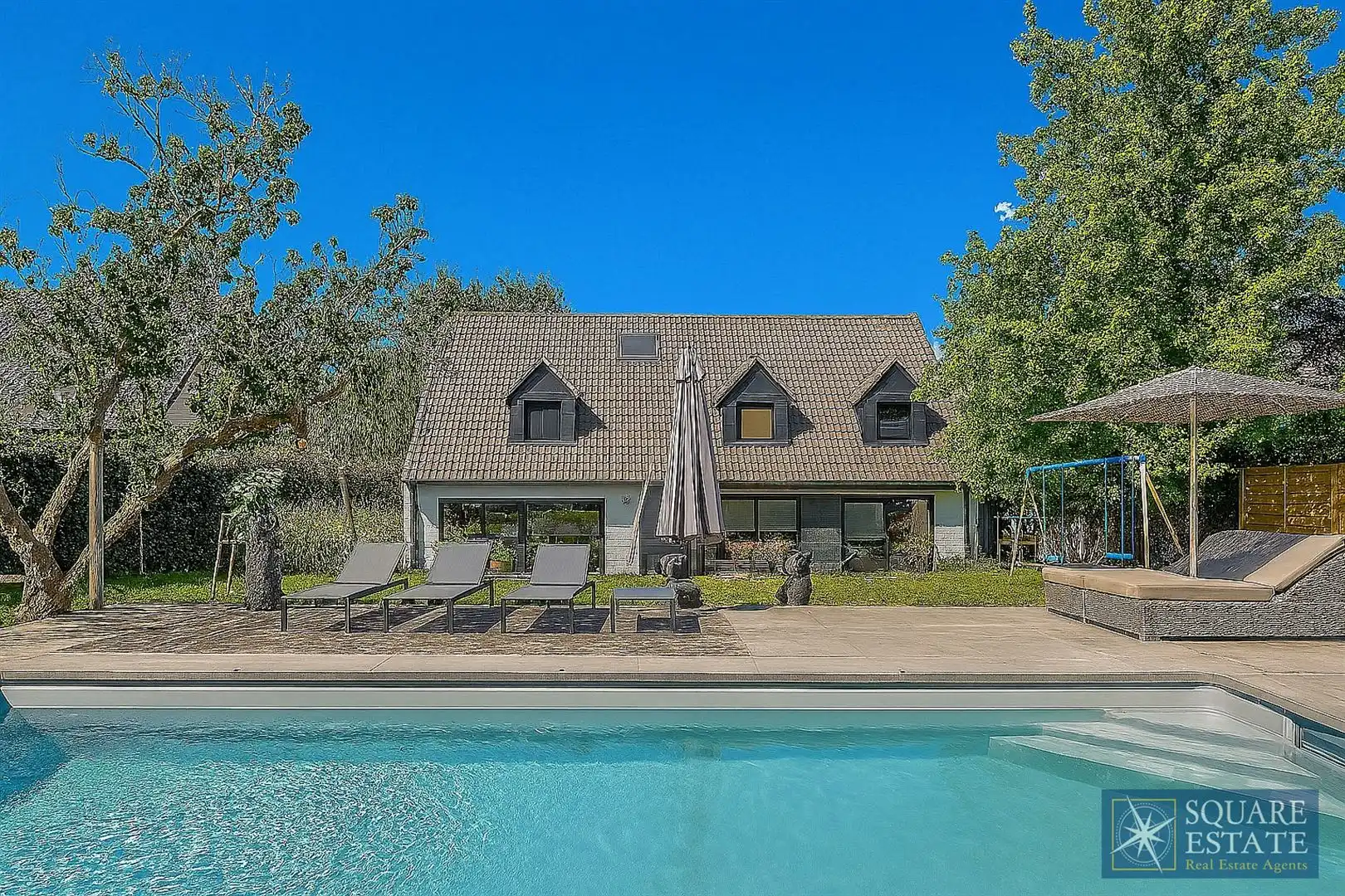 Wemmel, ruime en volledig gerenoveerde villa met 4 slaapkamers. foto 2