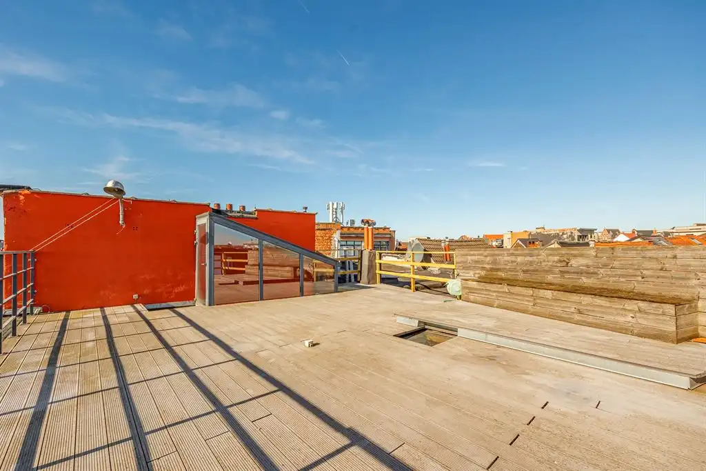 Uitzonderlijke woning met bijzonder magazijn foto 5