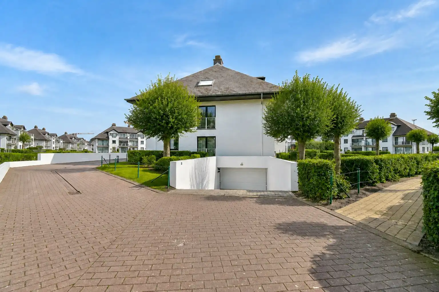 Afgesloten garagebox foto {{pictureIndex}}