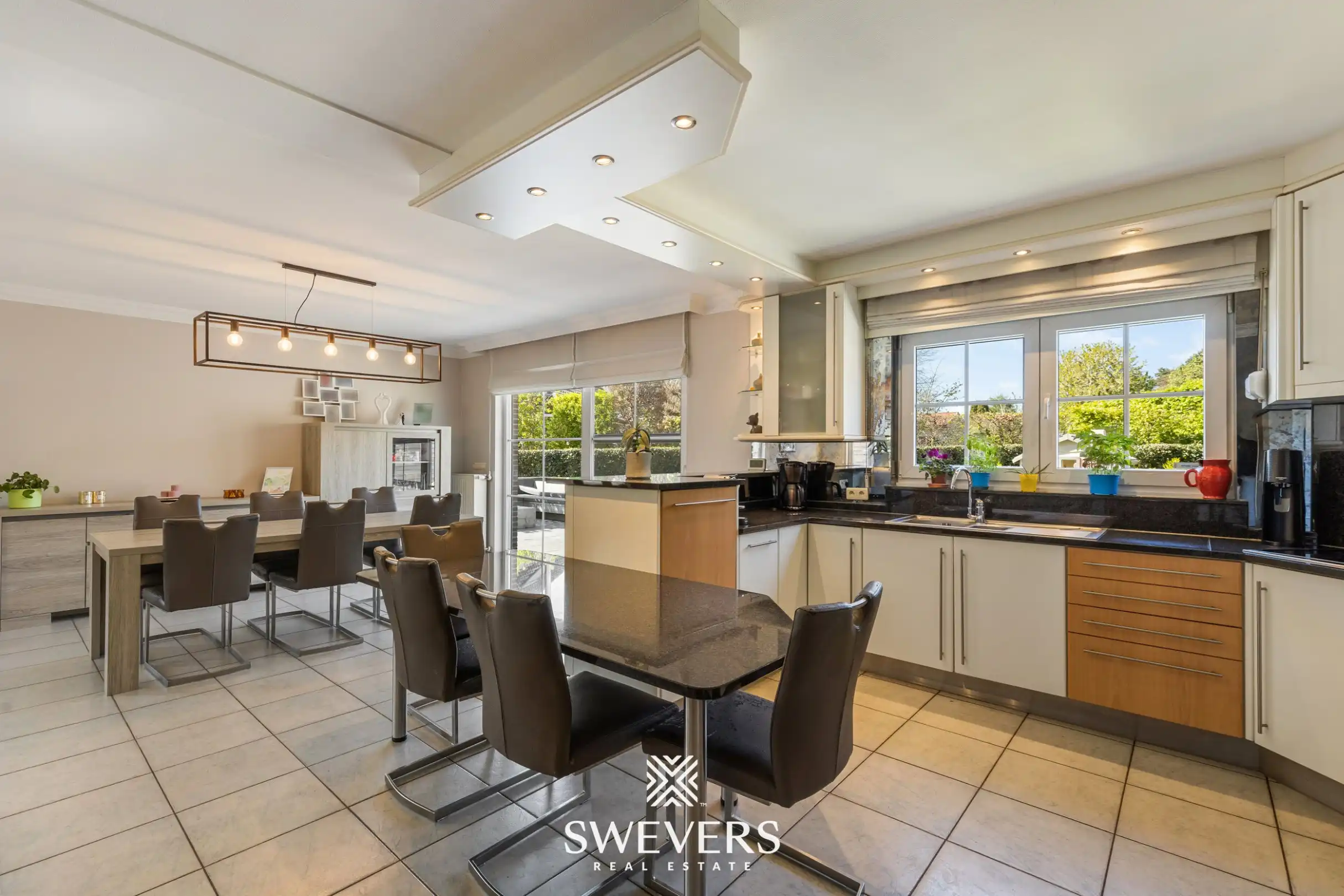 Instapklare woning met prachtig aangelegde tuin en bijgebouw in Helchteren foto 7