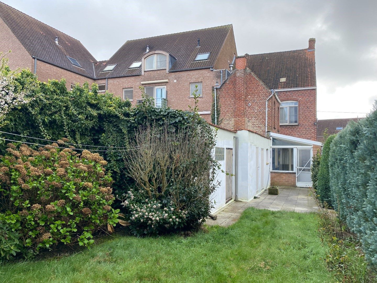 Centraal gelegen woning met 3 à 4 slks te Kuurne met oprit en tuin. foto 2