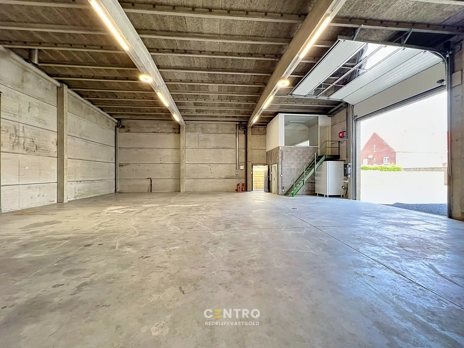 Instapklaar bedrijfspand (±345 m²) met magazijn, kantoor én 4 verhuurbare opslagunits, 1 garage en ruime parking op 603 m²  te INGELMUNSTER! foto 10