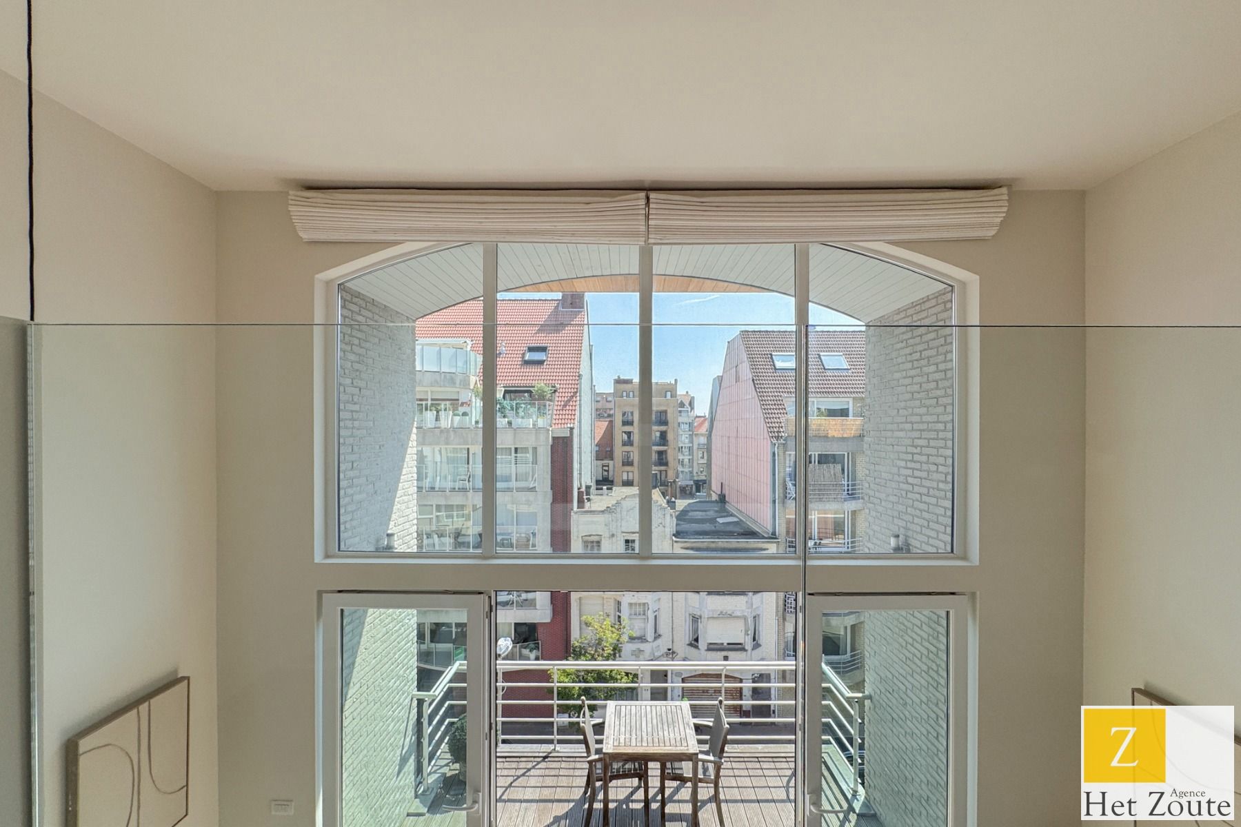 Gerenoveerd duplexappartement met ruim terras foto 18