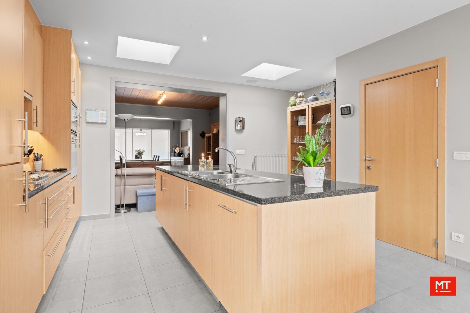 Ruime woning met 3 slaapkamers (5 mogelijk), Zuid-Oostgerichte tuin en garage te koop in Boezinge foto 8