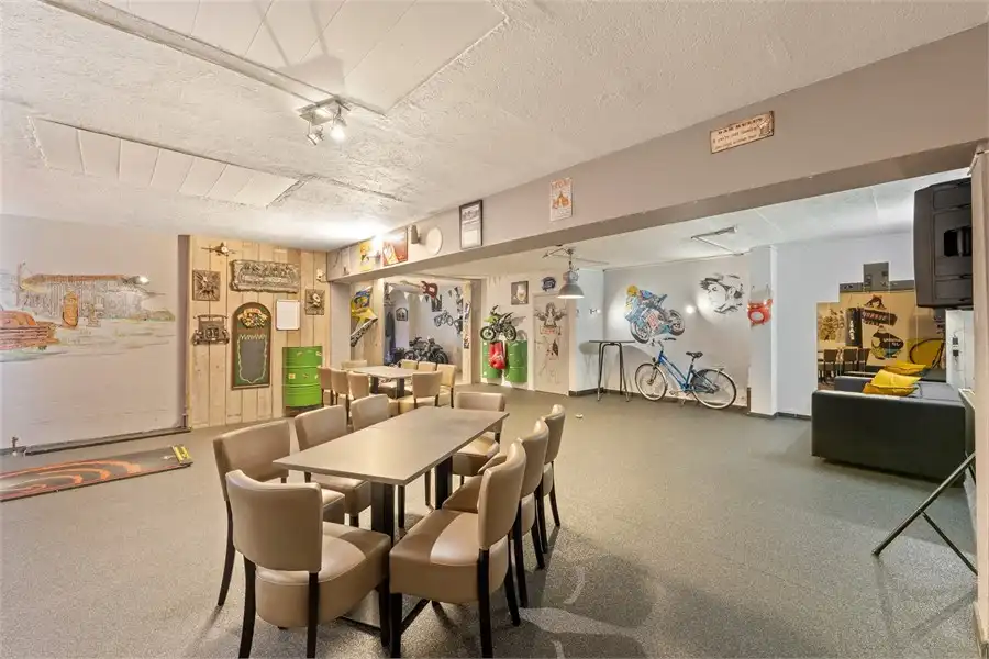 RUIM HANDELSPAND MET WOONST IN SINT-TRUIDEN foto 11