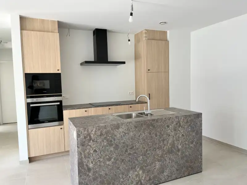 App met 2  slpkm, garage en kelderberging foto 9