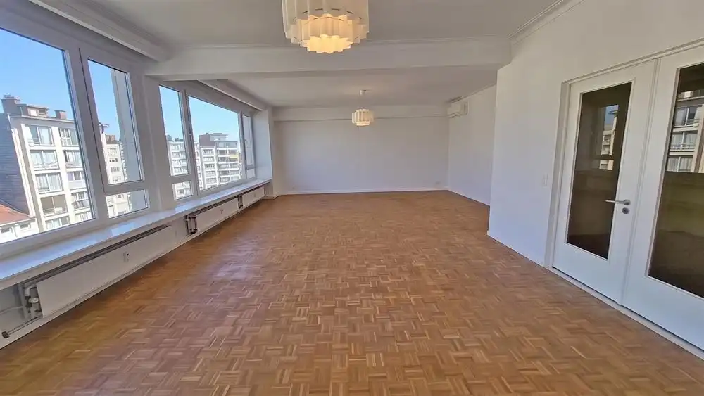Ruim appartement met terras + Optie aankoop garagebox foto 4