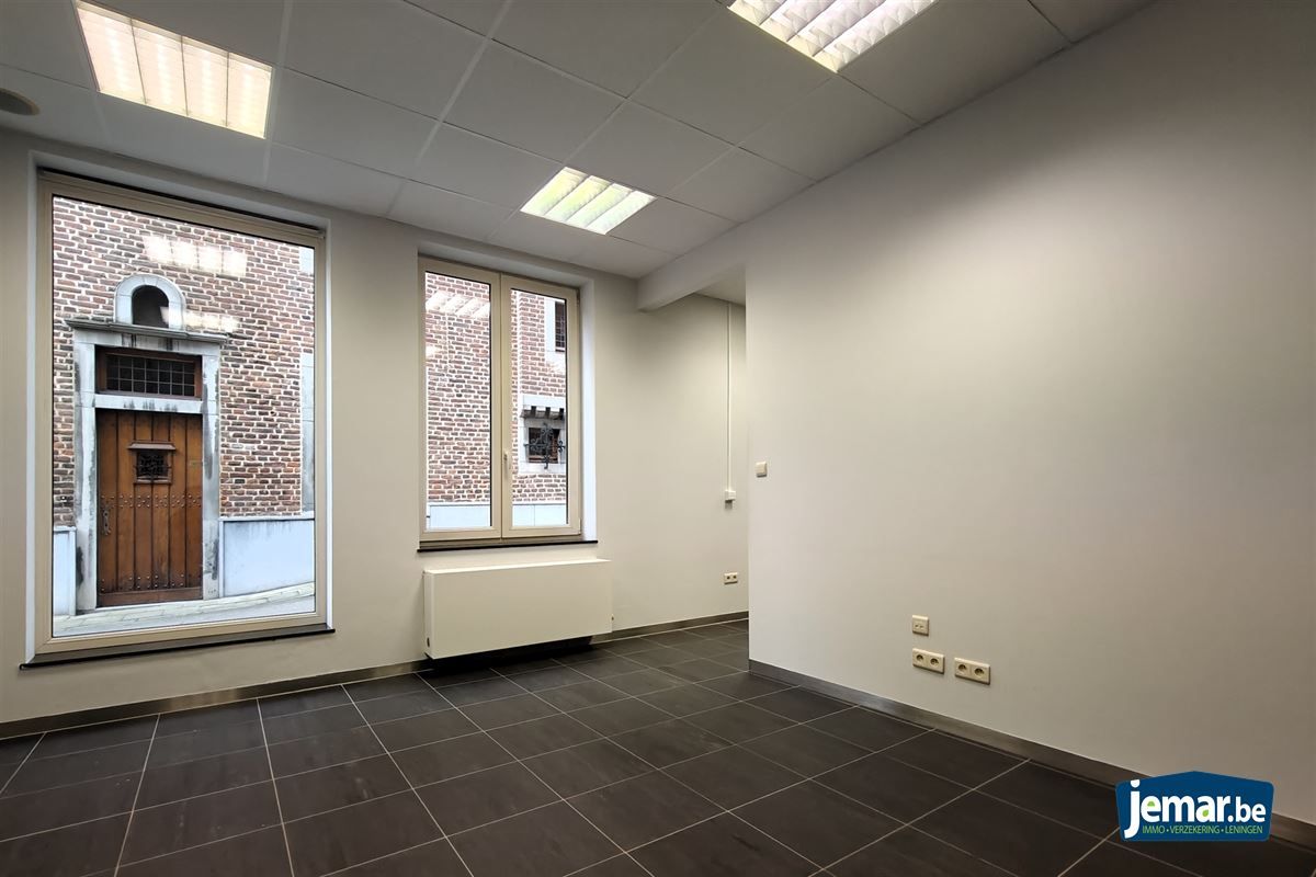Op te frissen handelspand op top locatie in het centrum van Borgloon foto 8