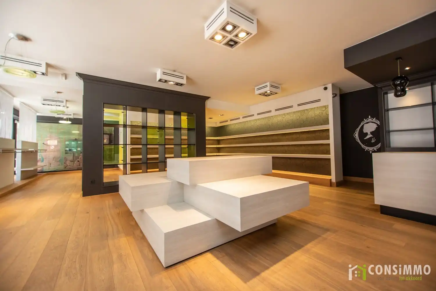 Handelspand/kantoorruimte van 325m² in Genk-Centrum! foto 12