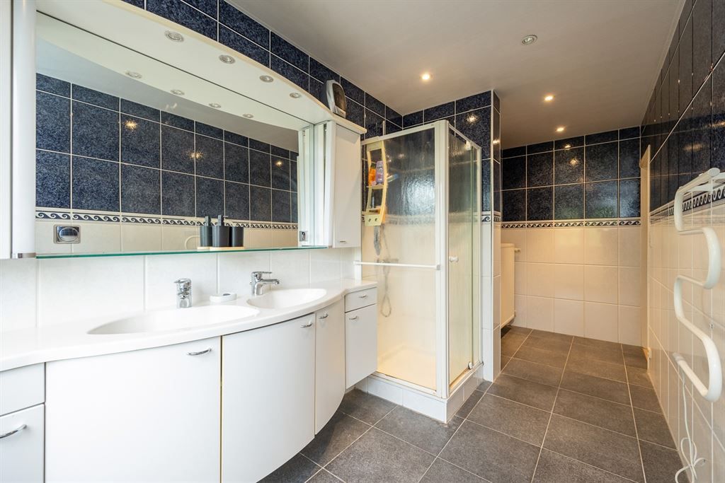 Ruime bel-etage met 3 slpk en gezellige tuin foto 15