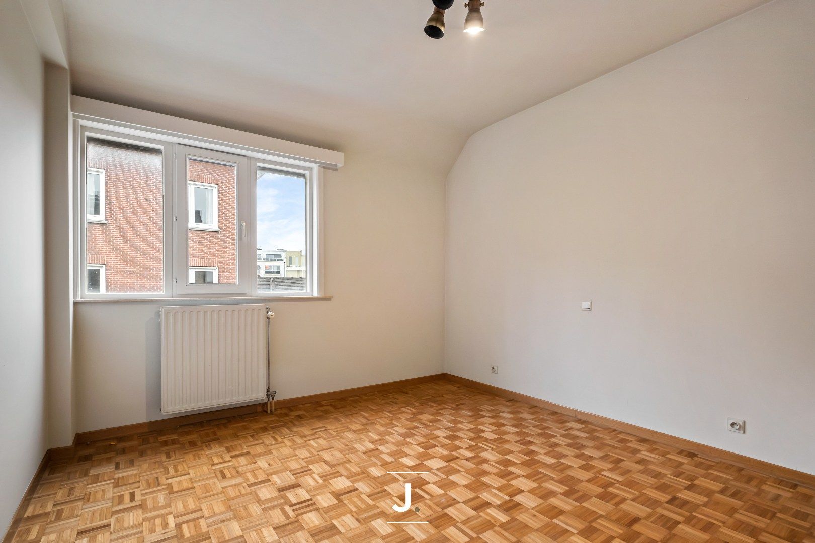 Gezellig en lichtrijk appartement te huur in hartje Kortrijk! foto 11
