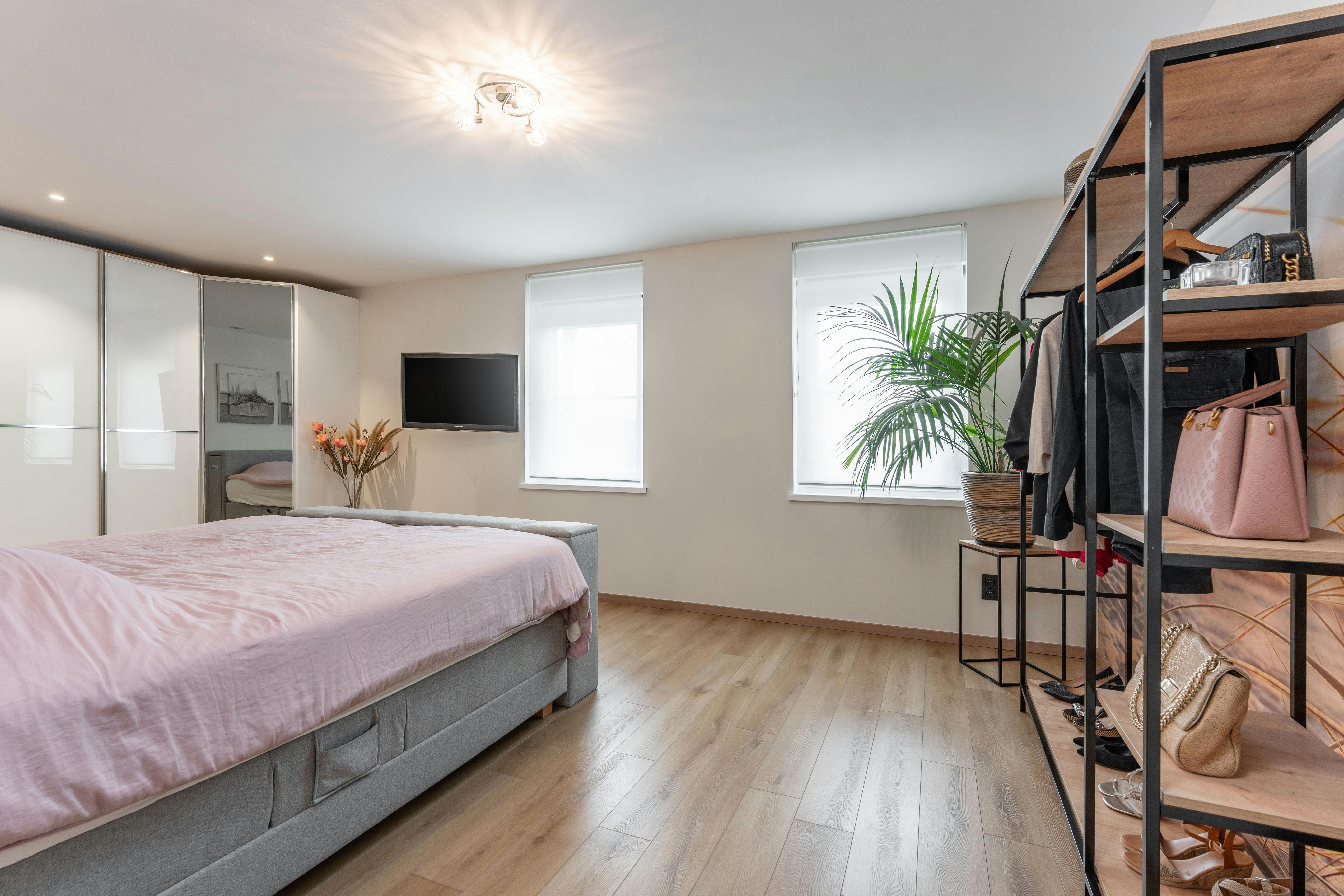 Moderne villa met zwembad en atelier te koop in Evergem foto 15