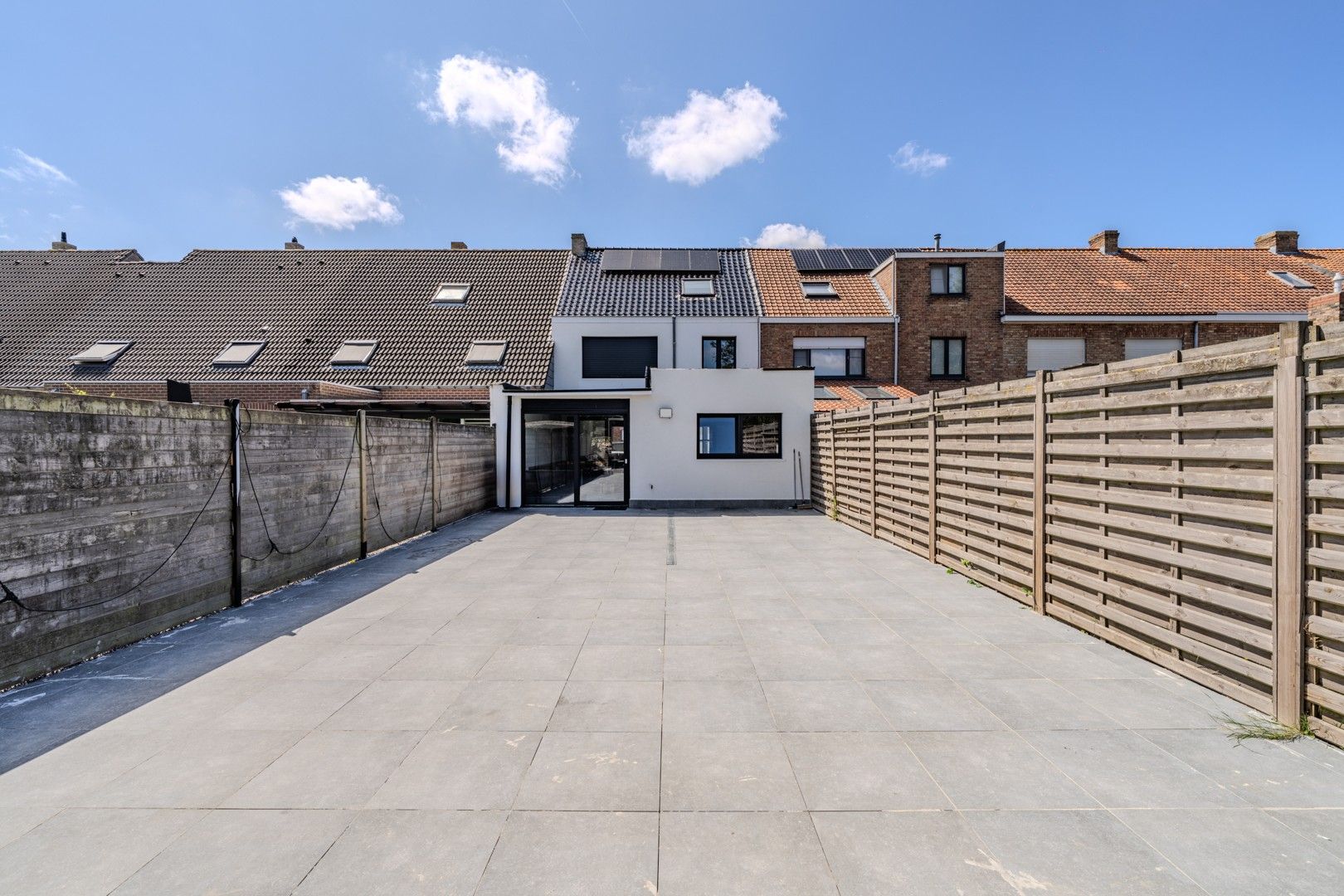 Ruime gerenoveerde woning foto 21