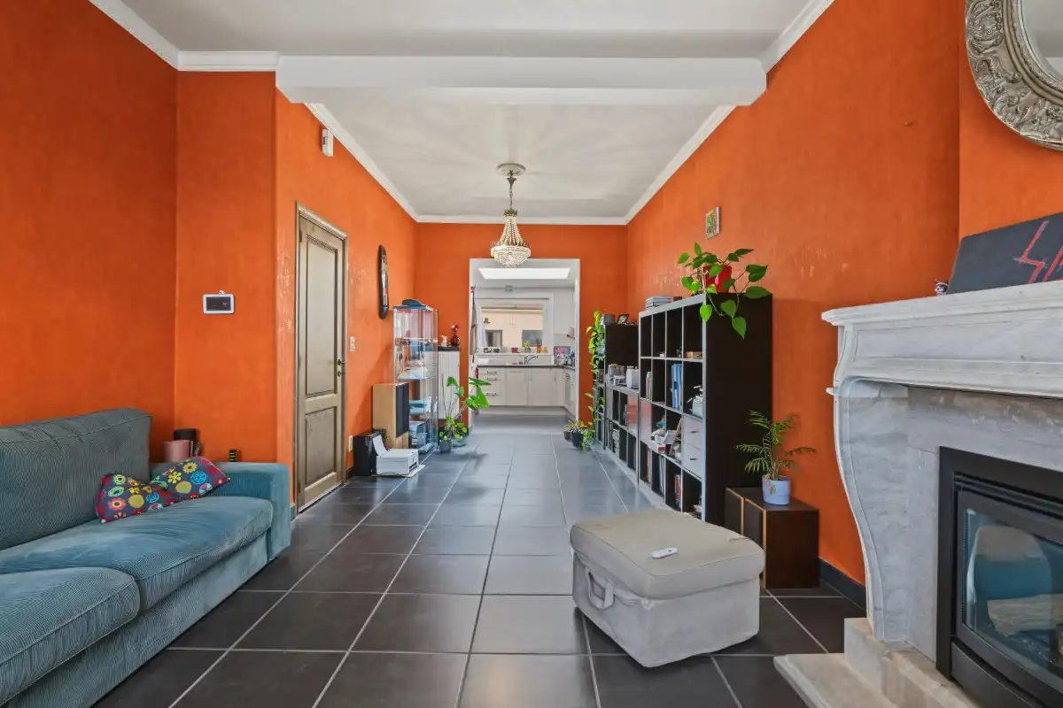 Gunstig gelegen rijwoning met zonnige tuin en praktische zijdoorgang foto 4