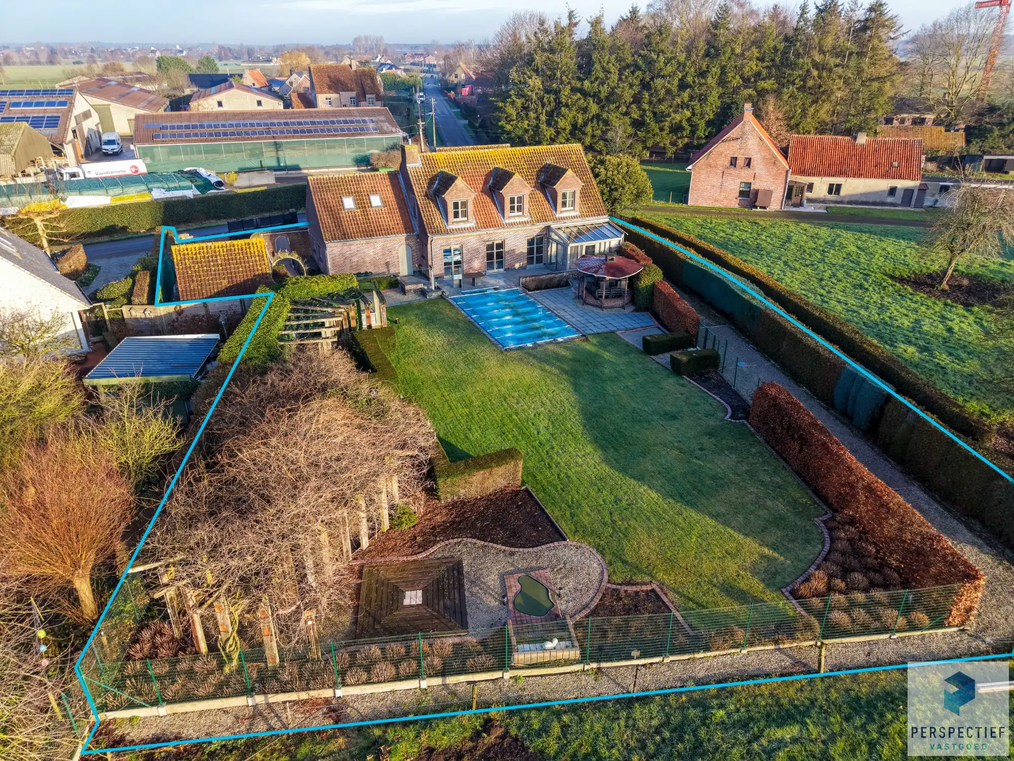 Landelijk gelegen villa met handelsruimte en buitenzwembad op 1370 m² foto 30