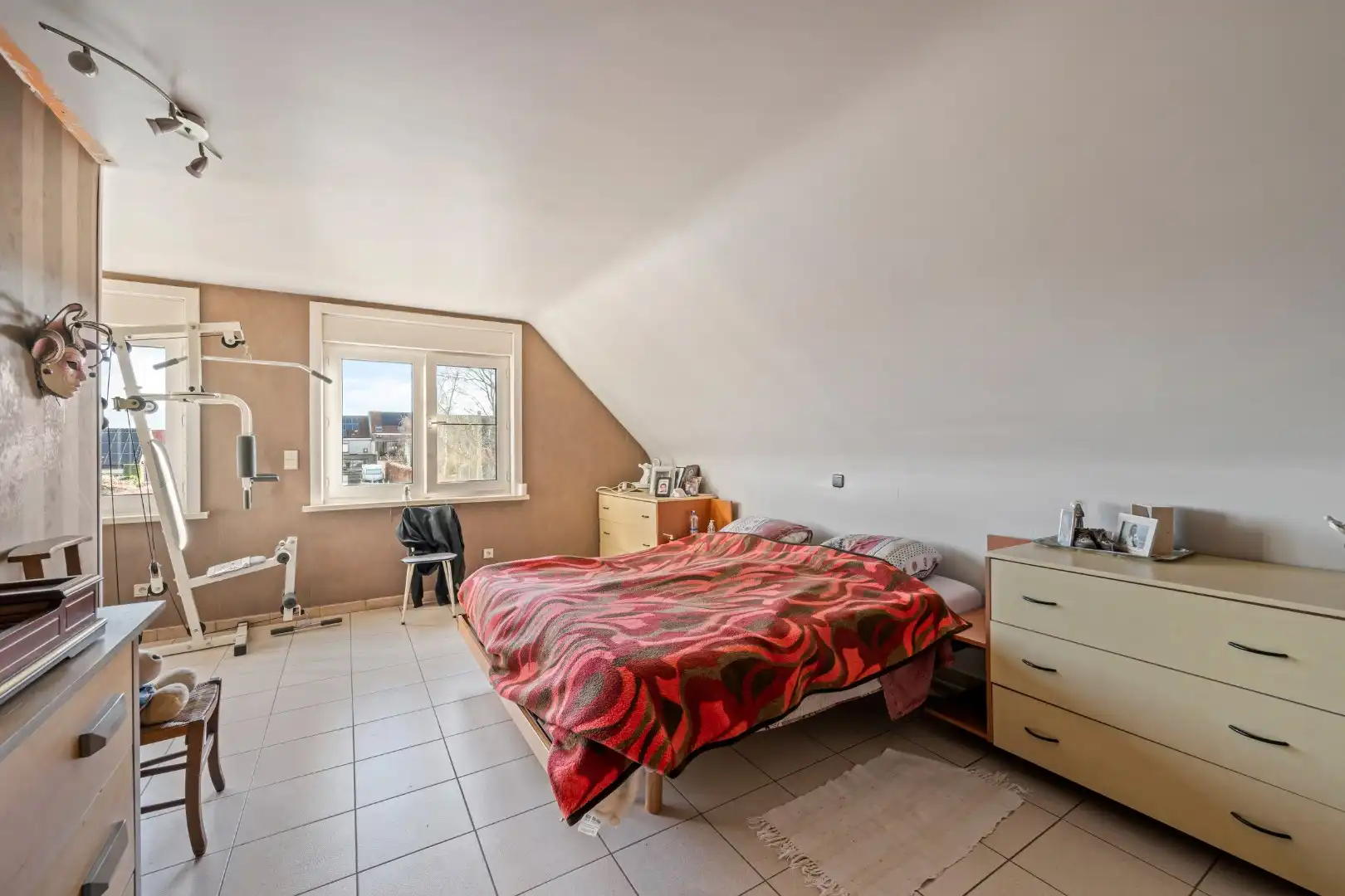 Instapklare woning met 4 slaapkamers, garage en tuin in Sint-Eloois-Winkel (Ledegem) foto 11