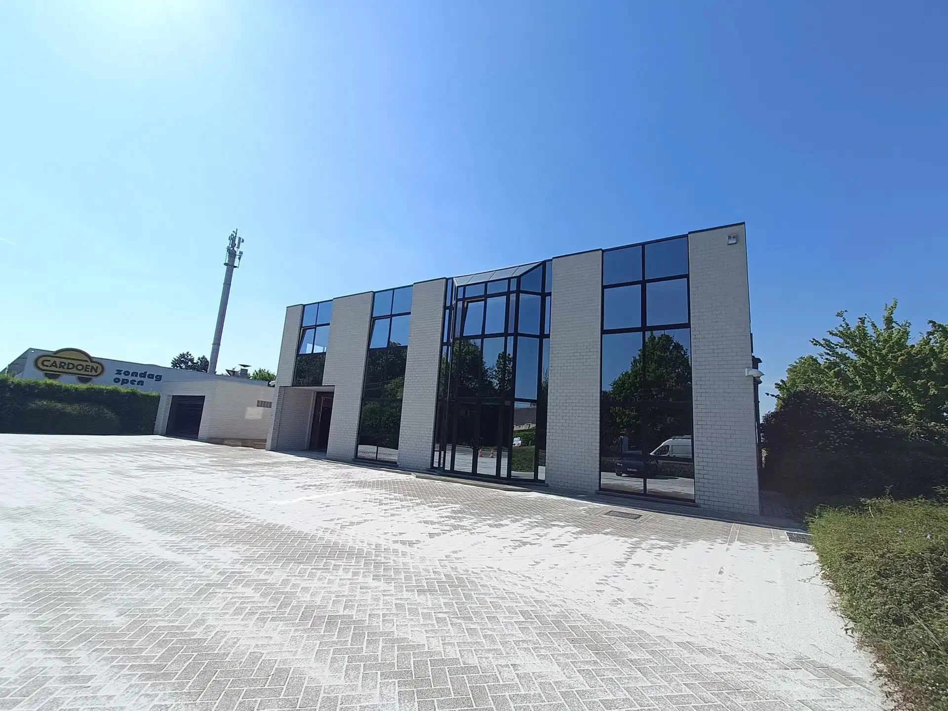 Bedrijfsgebouw te huur in Lier - Magazijn ook apart beschikbaar! foto 2