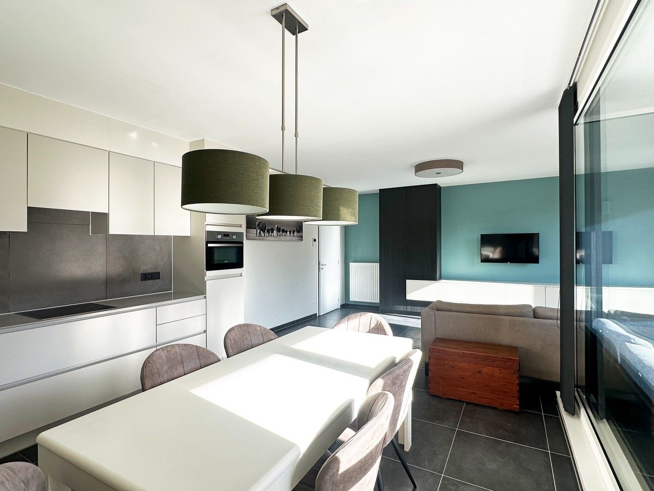 Modern appartement met 2 slaapkamers, aangenaam terras & autostaanplaats in Lier! foto 4