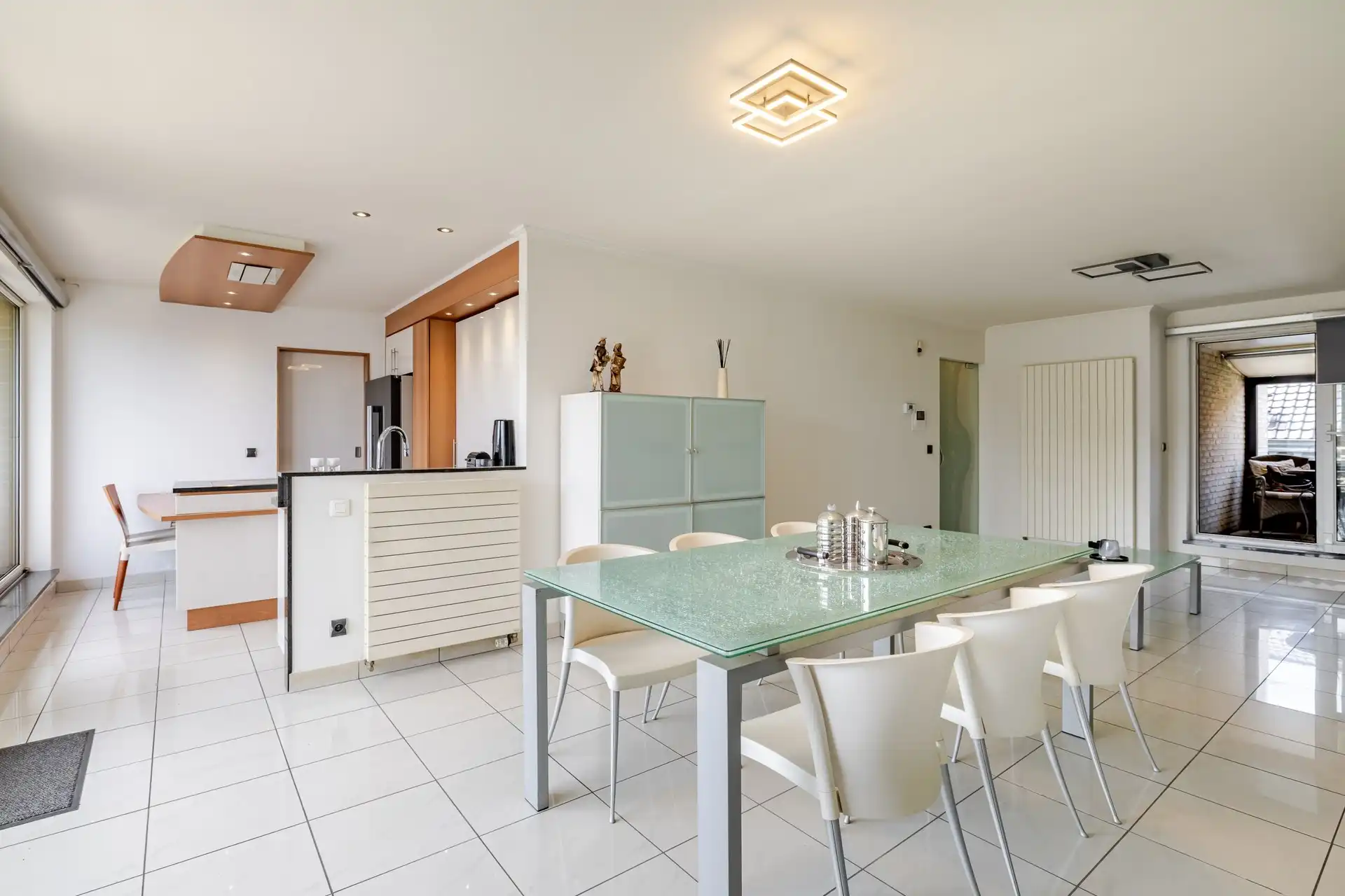 Luxueus duplex appartement van 160 m² met garage, kelder en twee terrassen op toplocatie foto {{pictureIndex}}
