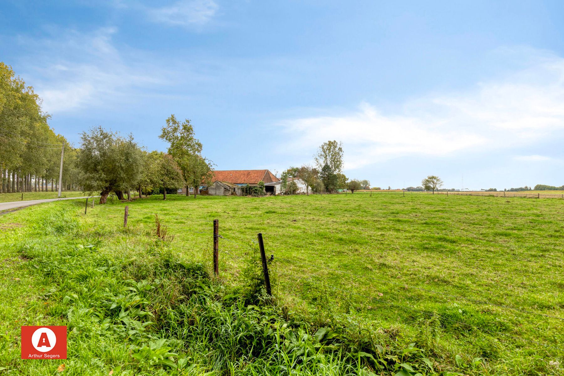 Uniek gelegen hoeve met bijgebouwen en weiland op 1,49 ha foto 19