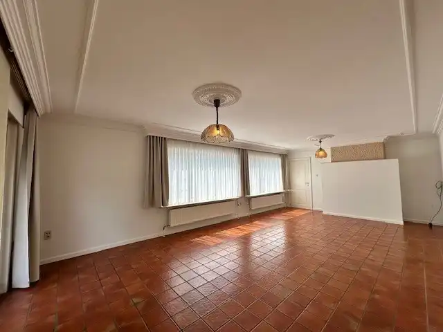 Halfopen woning met 3 slaapkamers, tuin en garage te Neeroeteren.  foto 4
