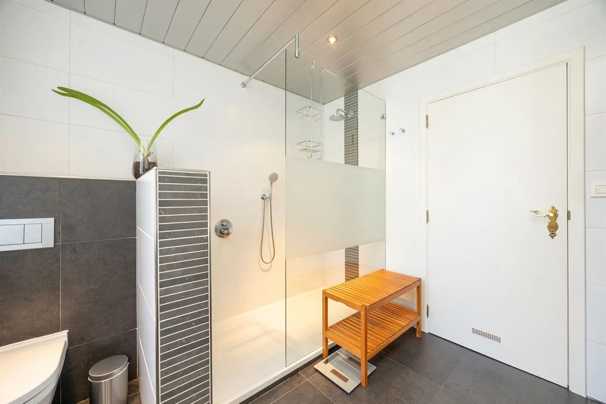 Ruime en instapklare woning met 3 tot 5 slpk en tuin foto 21
