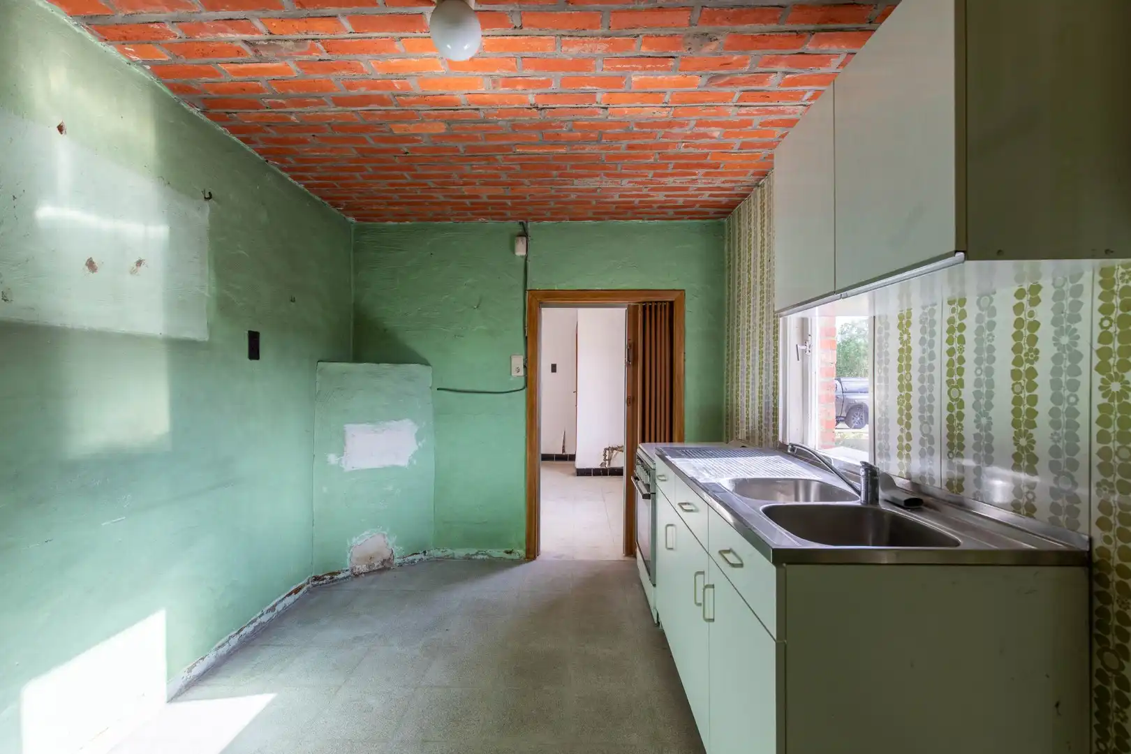 Renovatiewoning met grote garage foto 11