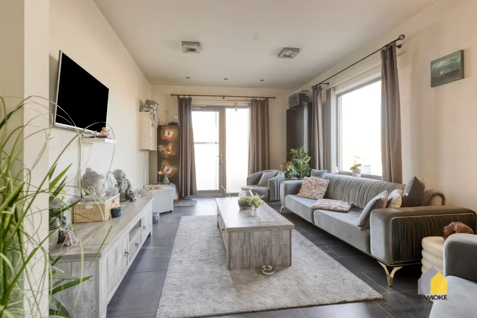 Gelijkvloers appartement (91 m²) in centrum met 1 slpk en parking. foto 2