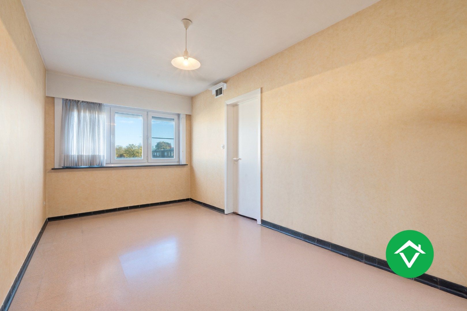 Gezinswoning met 4 slaapkamers  in rustige woonwijk te Roeselare foto 14