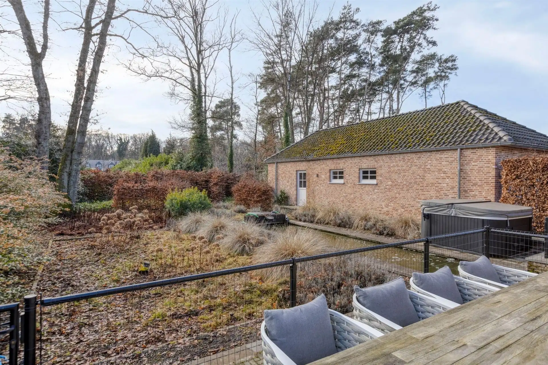 Instapklare woning op 10a in rustige en gegeerde ligging te Maasmechelen! foto 27