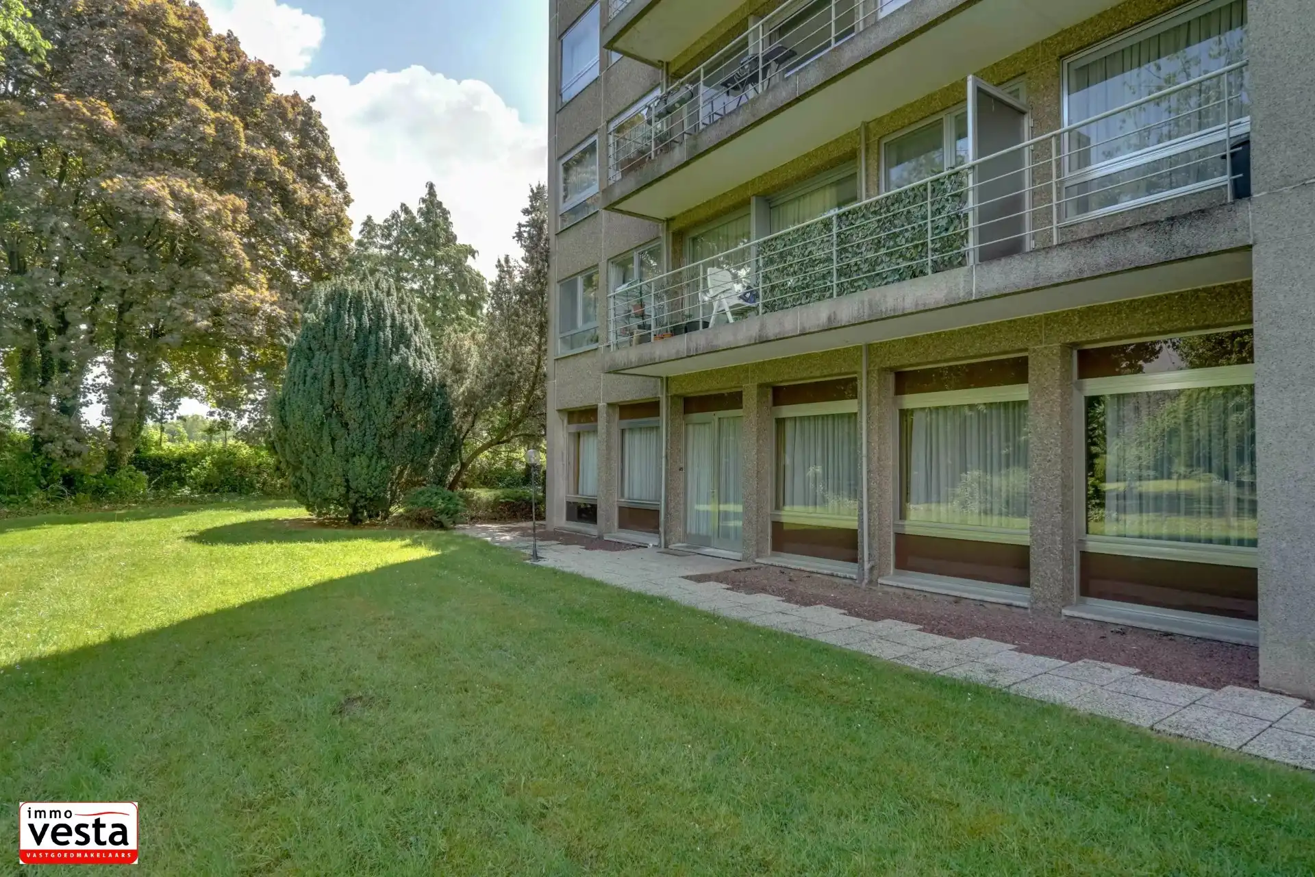 Hoofdfoto van de publicatie: Zeer ruim gelijkvloers appartement