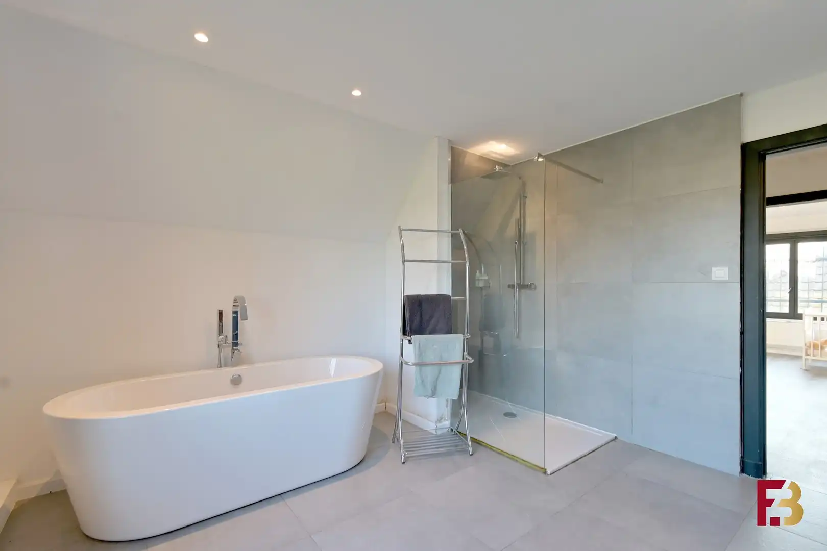 Woning met stallen op circa 1,9ha in het groene Lokeren foto 11