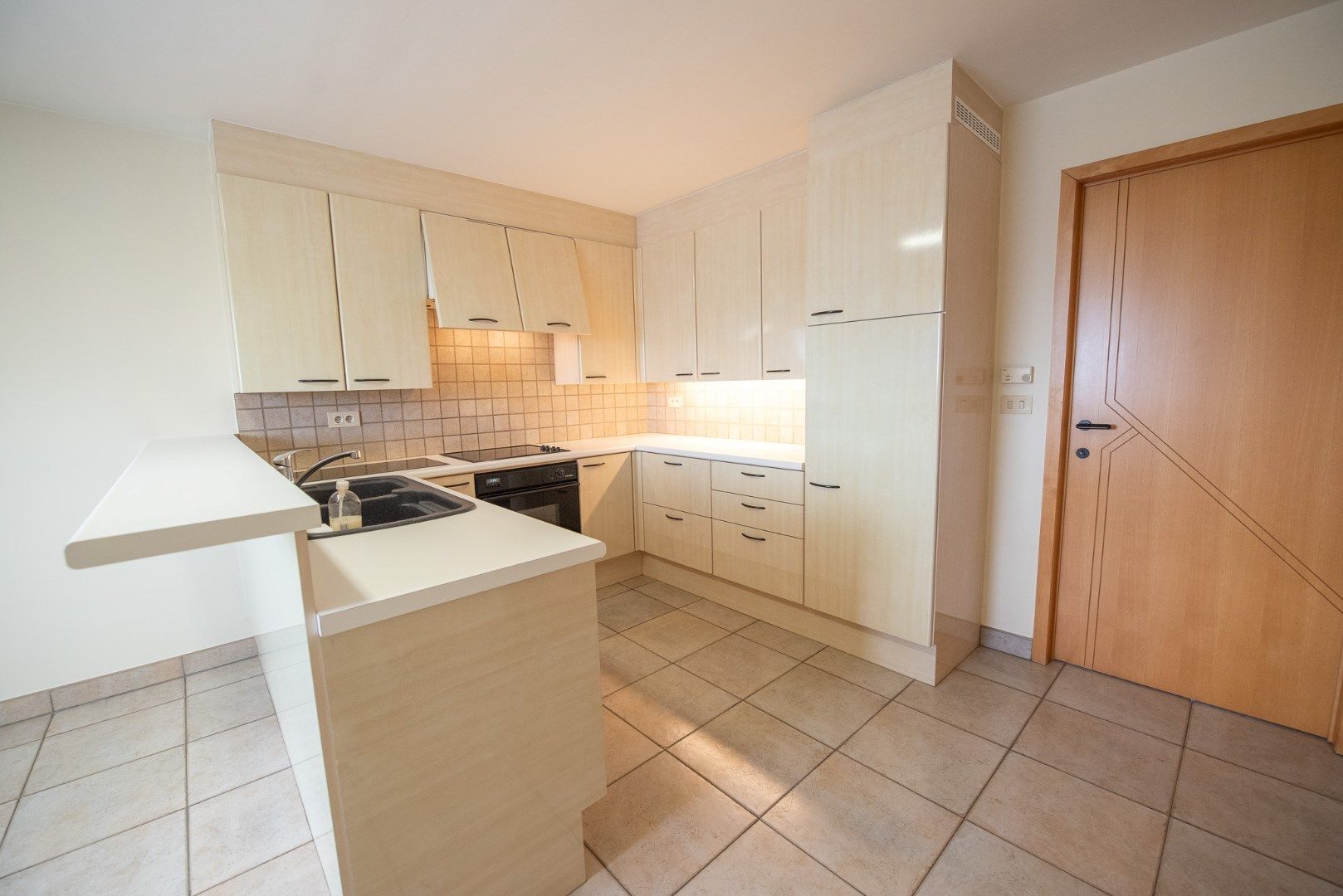 Ruim duplex appartement met terras en garage in centrum Zulte!  foto 3