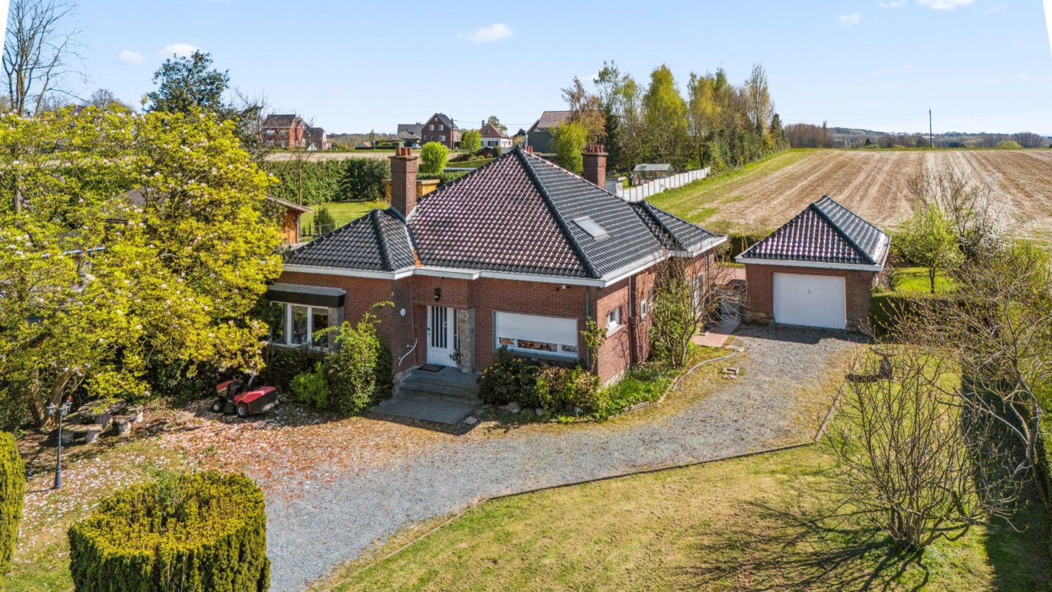 Ruime villa met 5 slaapkamers en zwembad foto 30