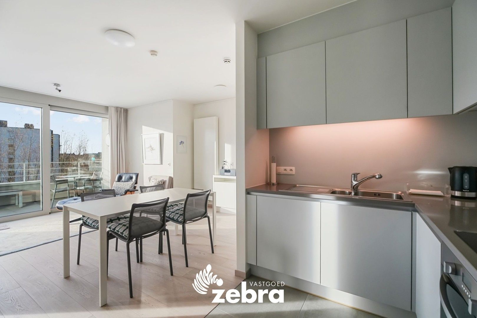 Moderne serviceflat met prachtig zicht op de Leie en autostaanplaats te Deinze! foto 7