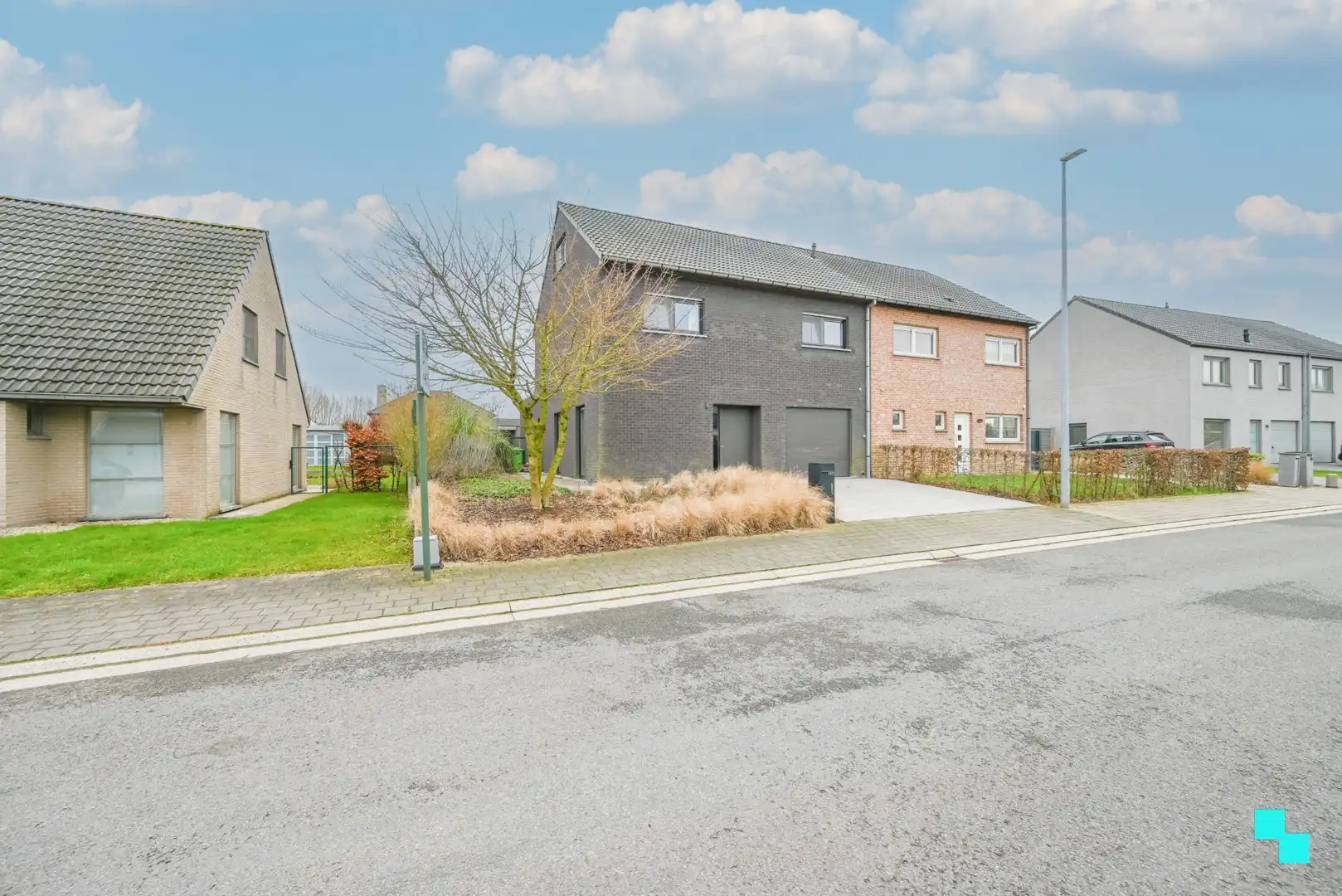 Instapklare, energiezuinige gezinswoning met 4 slaapkamers en zonnige tuin foto {{pictureIndex}}