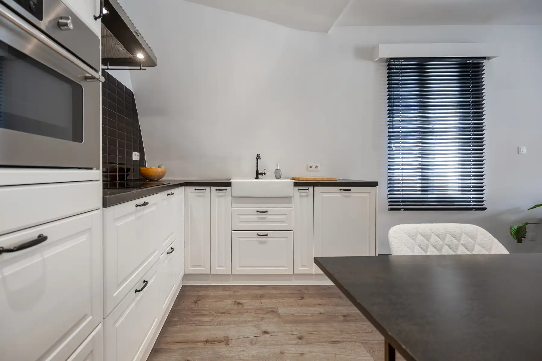 Uniek duplexappartement met terras, garage en ruim magazijn  foto 7