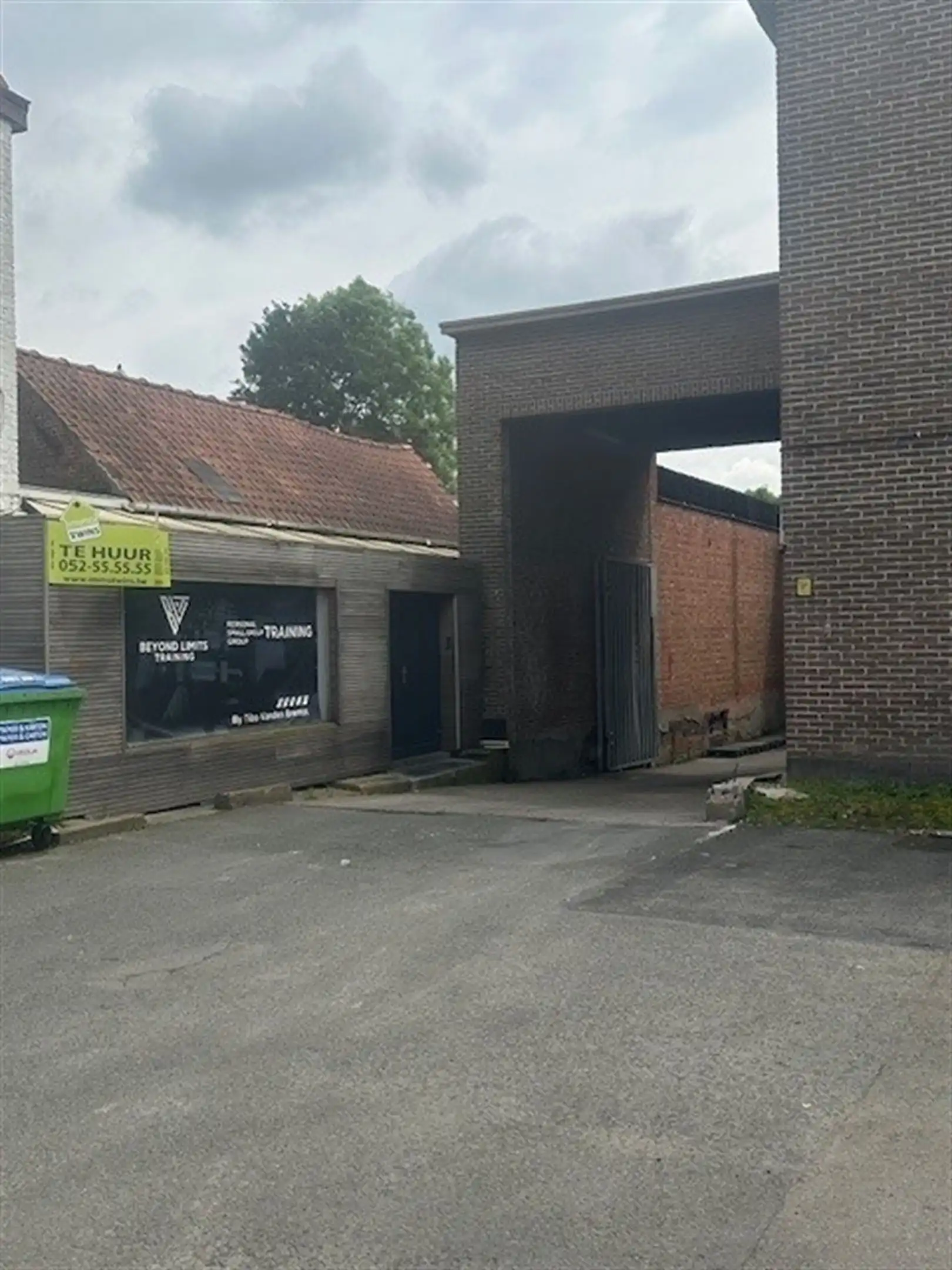 Goedgelegen handelspand op top ligging te Dendermonde foto 3