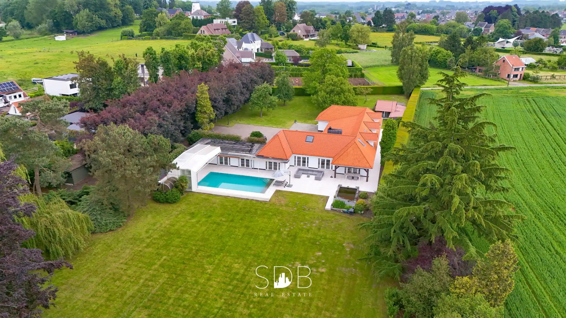 Prachtige villa met zwembad, paardenstallen, paddock en grasland op 1,3HA foto 28