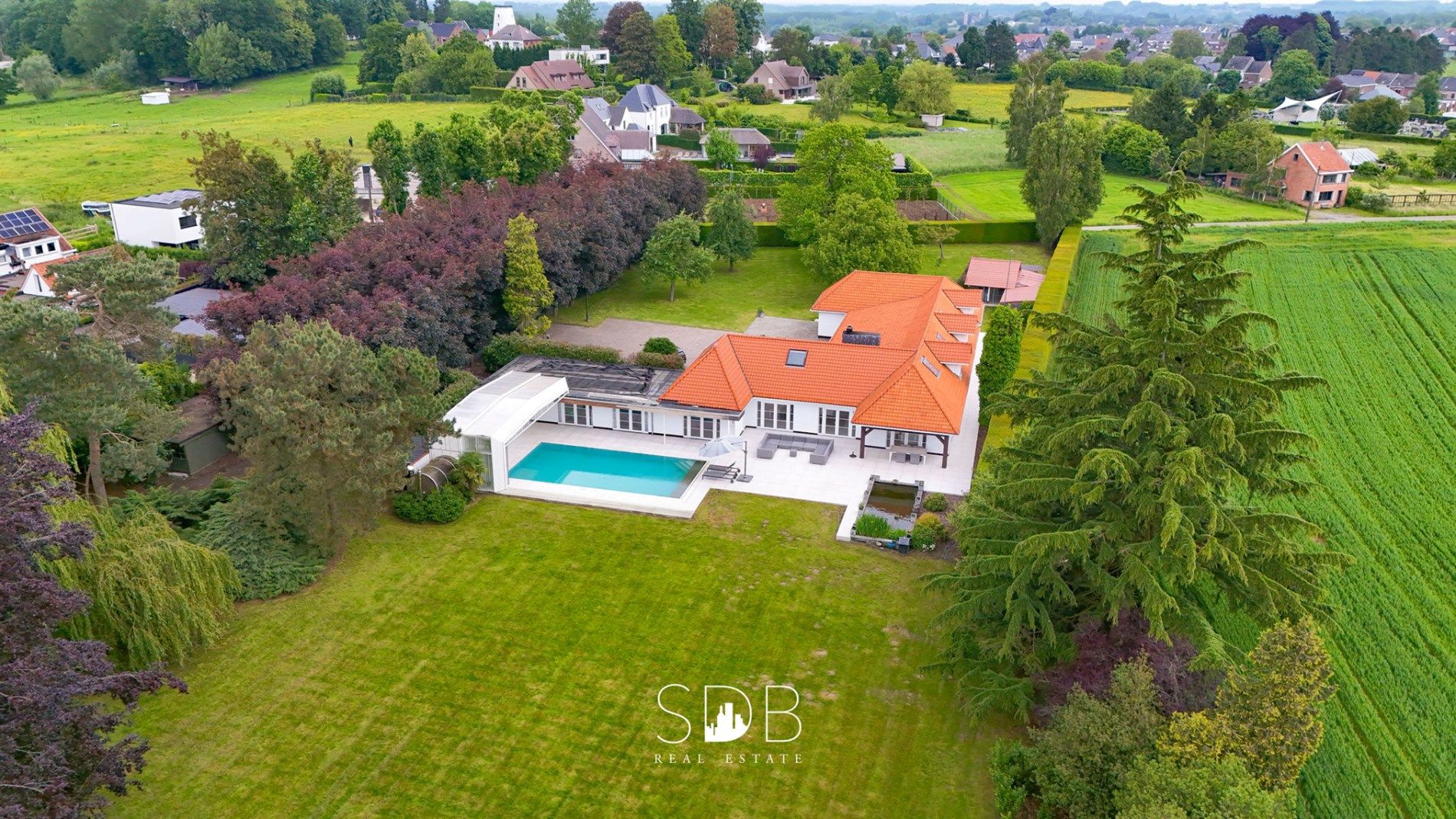 Prachtige villa met zwembad, paardenstallen, paddock en grasland op 1,3HA foto 28