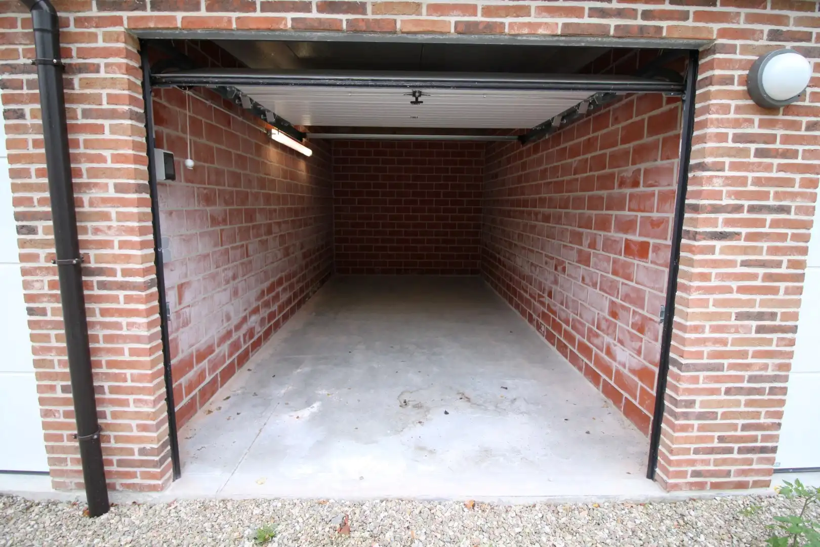Recente garage in het centrum van Staden foto 2