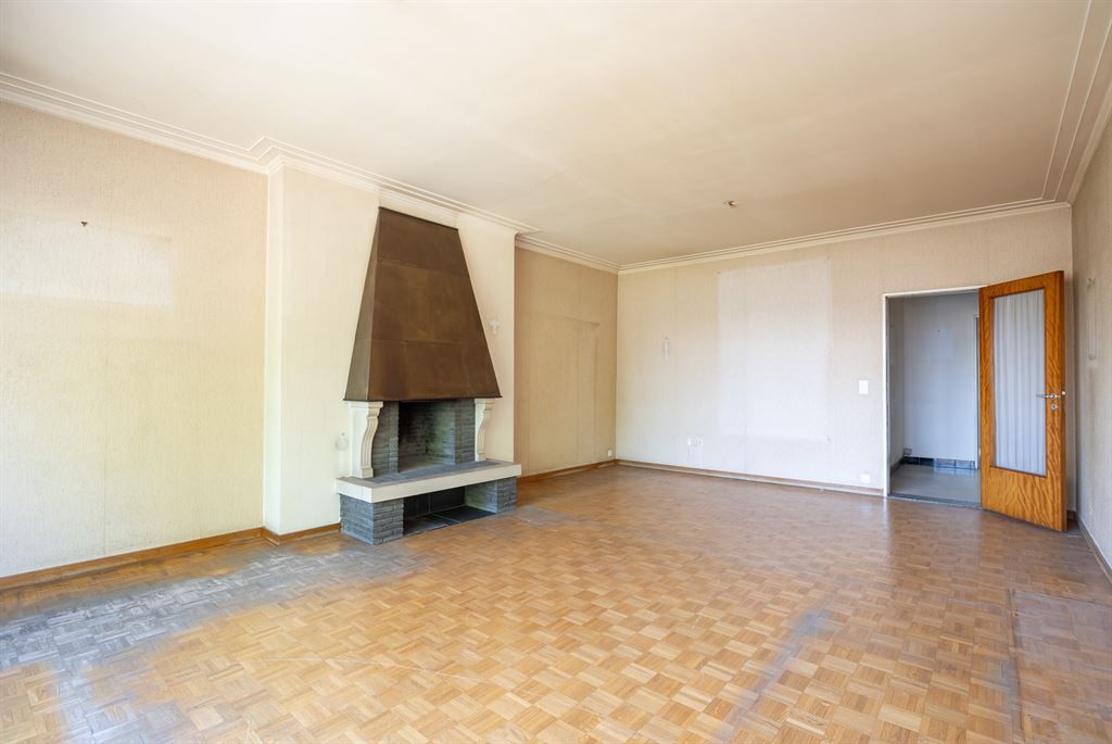 Te renoveren appartement met autostaanplaats foto {{pictureIndex}}