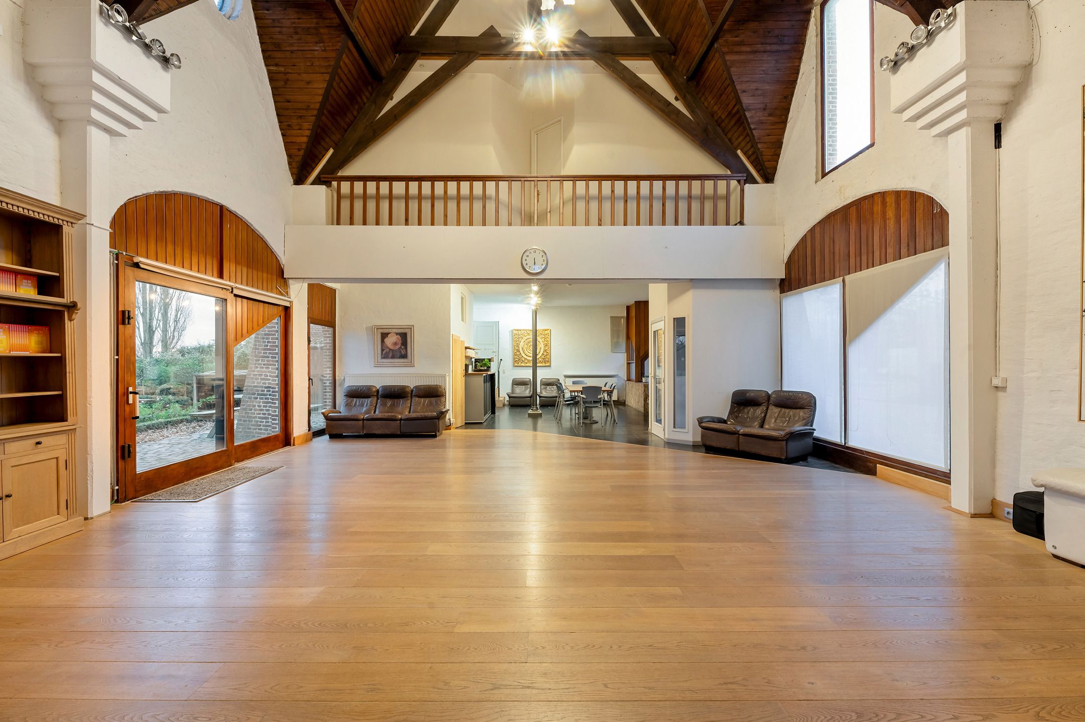 Uitzonderlijke hoeve met apart praktijkgedeelte, zwembad en prachtig zicht op weiland op 2.642m² foto 12