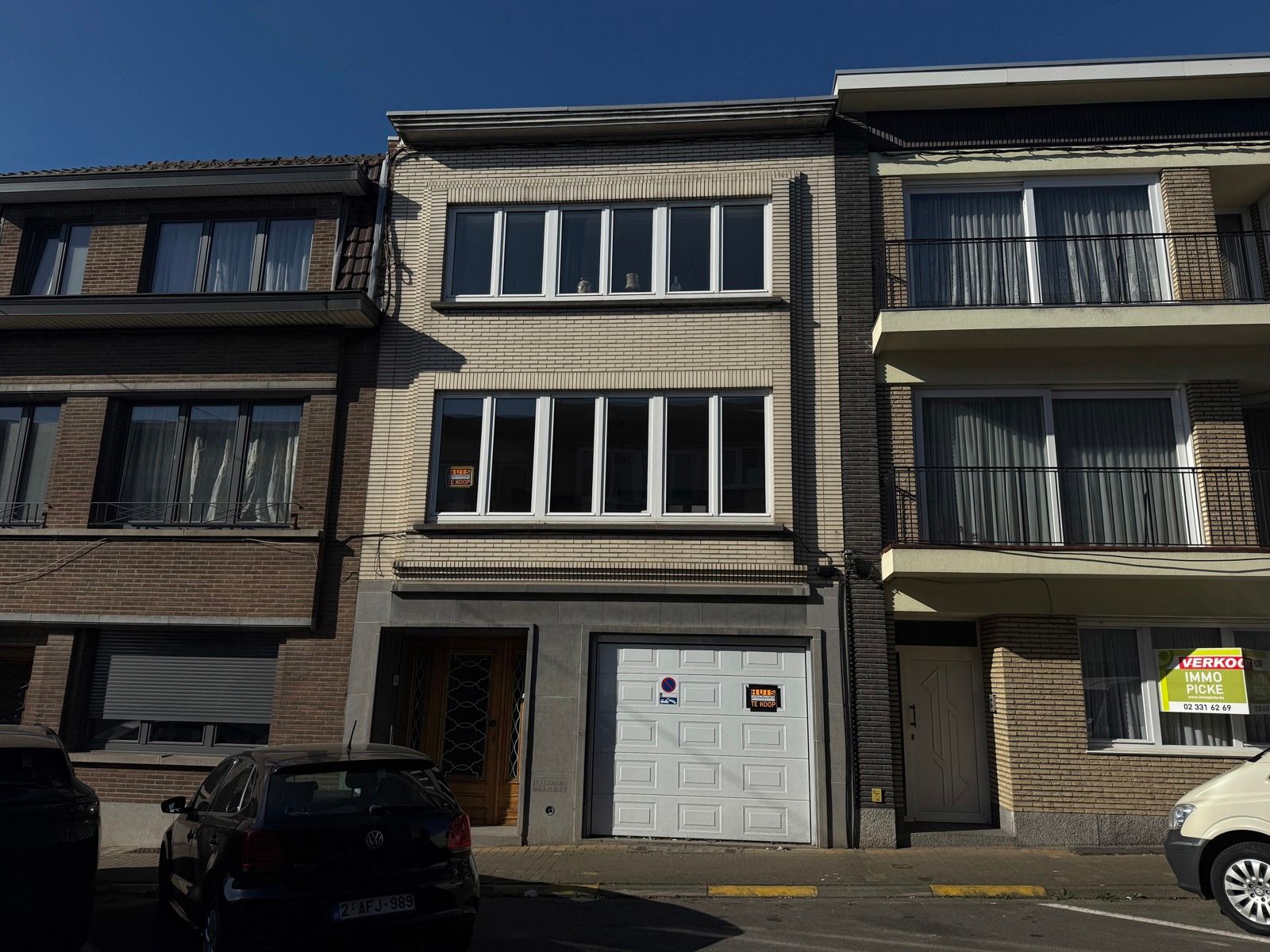 Goed gelegen woning met vier slaapkamers foto {{pictureIndex}}