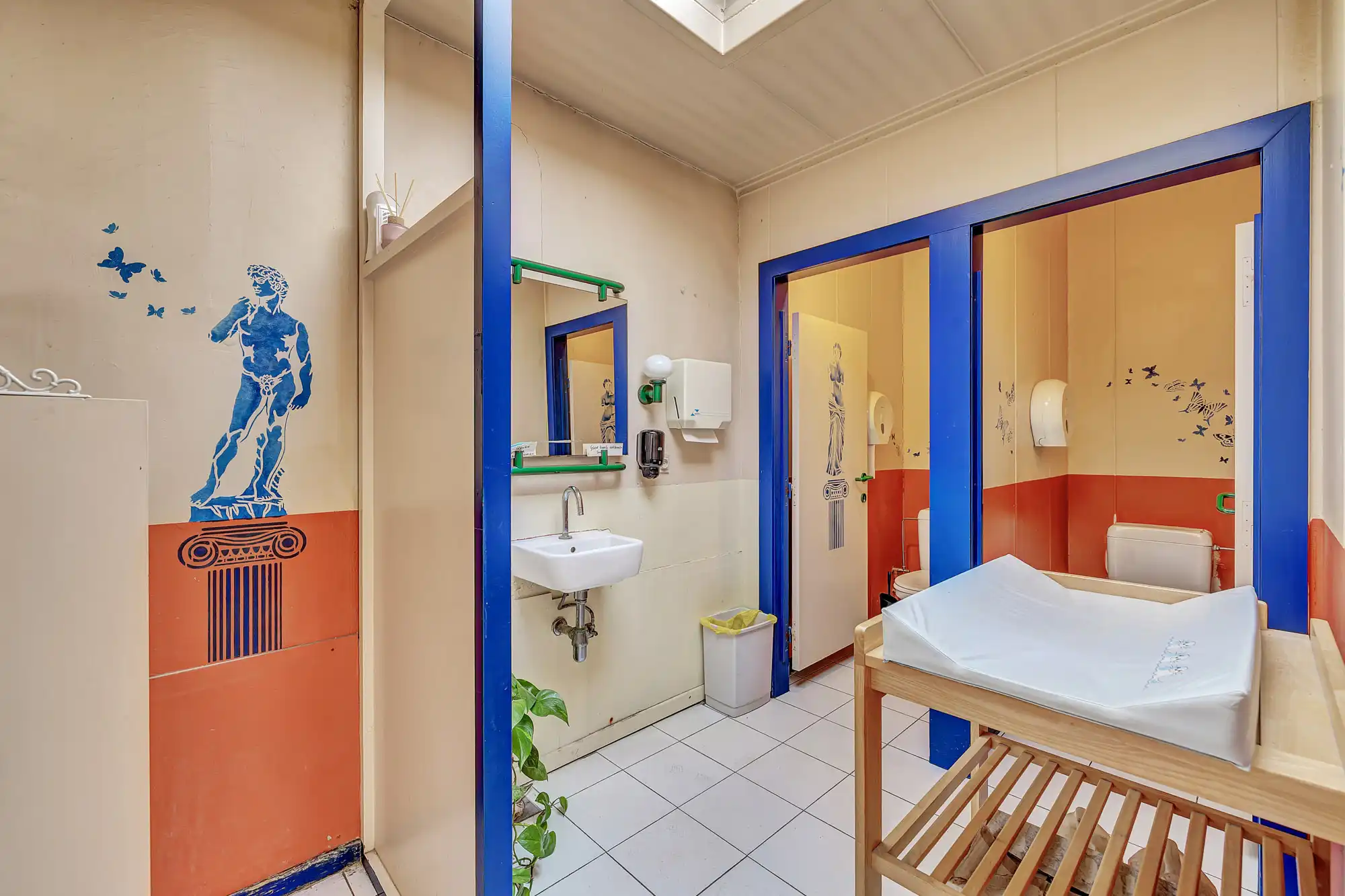 Op strategische uitvalsbasis bevindt zich deze handelswoning foto 14