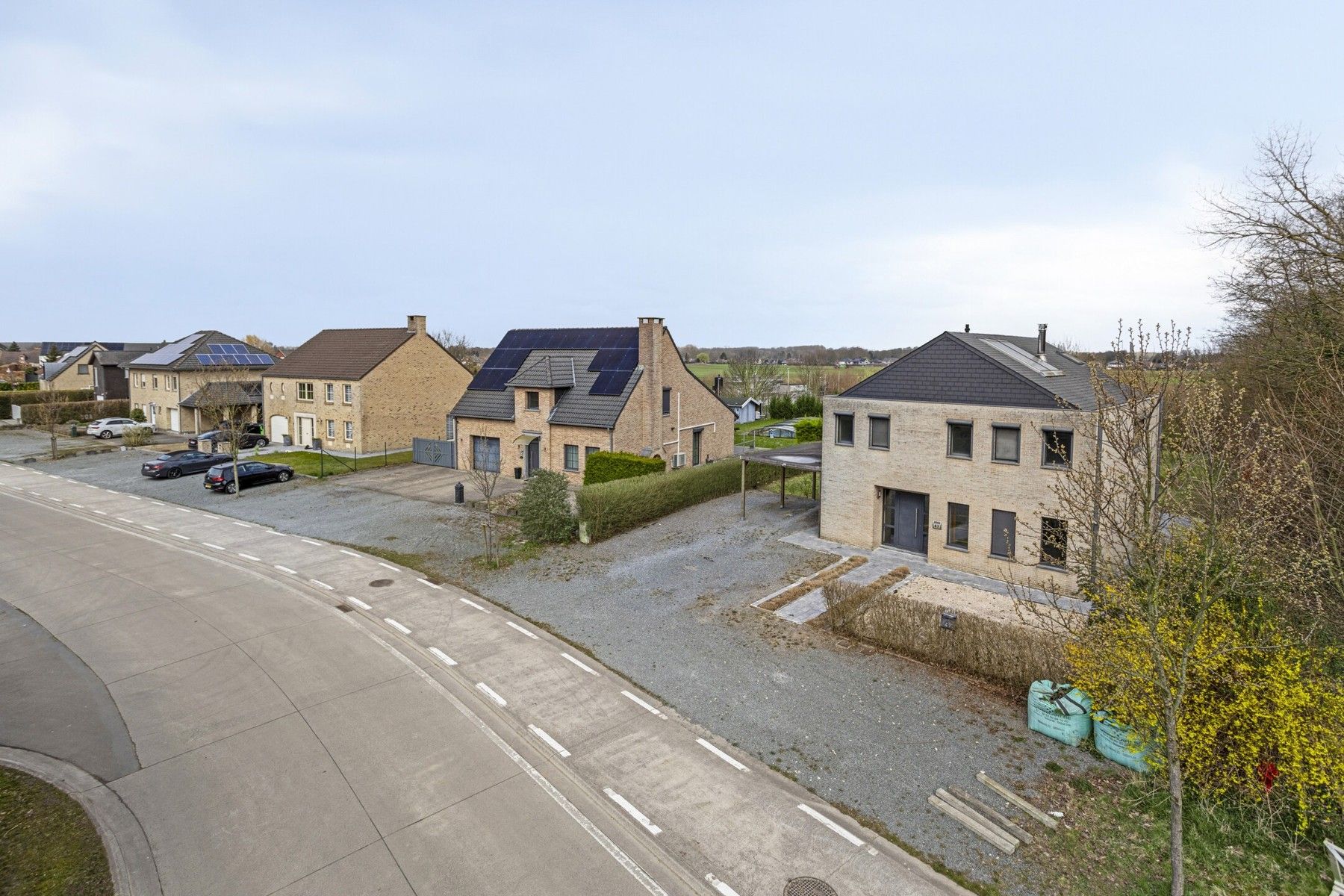 Instapklare villa op groot perceel met maximale privacy. foto 2