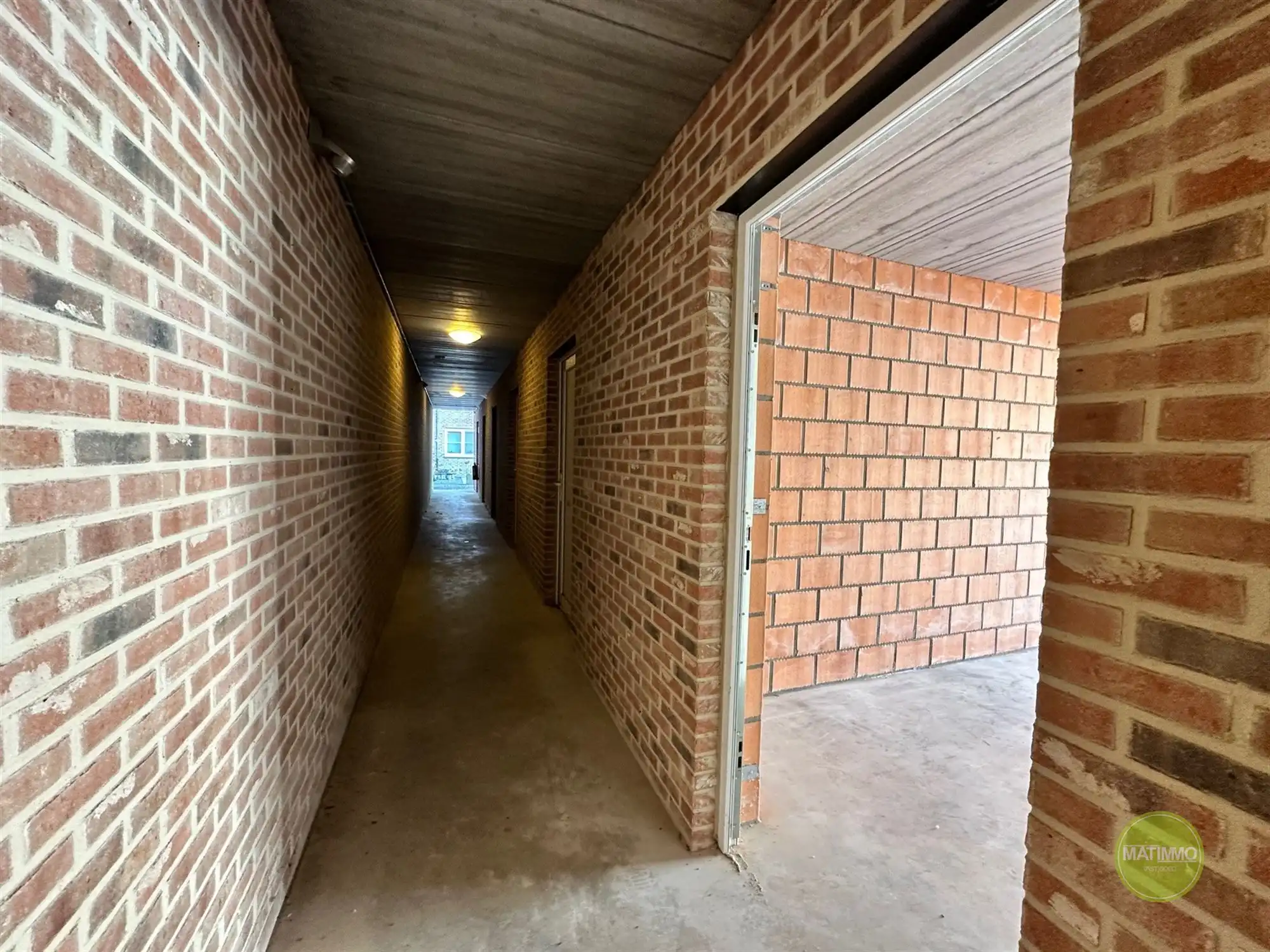 Gesloten garagebox te huur in Mol foto 6