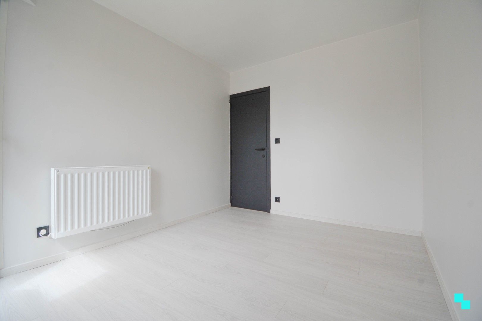 Gerenoveerd hoekappartement met garagebox te Roeselare foto 11