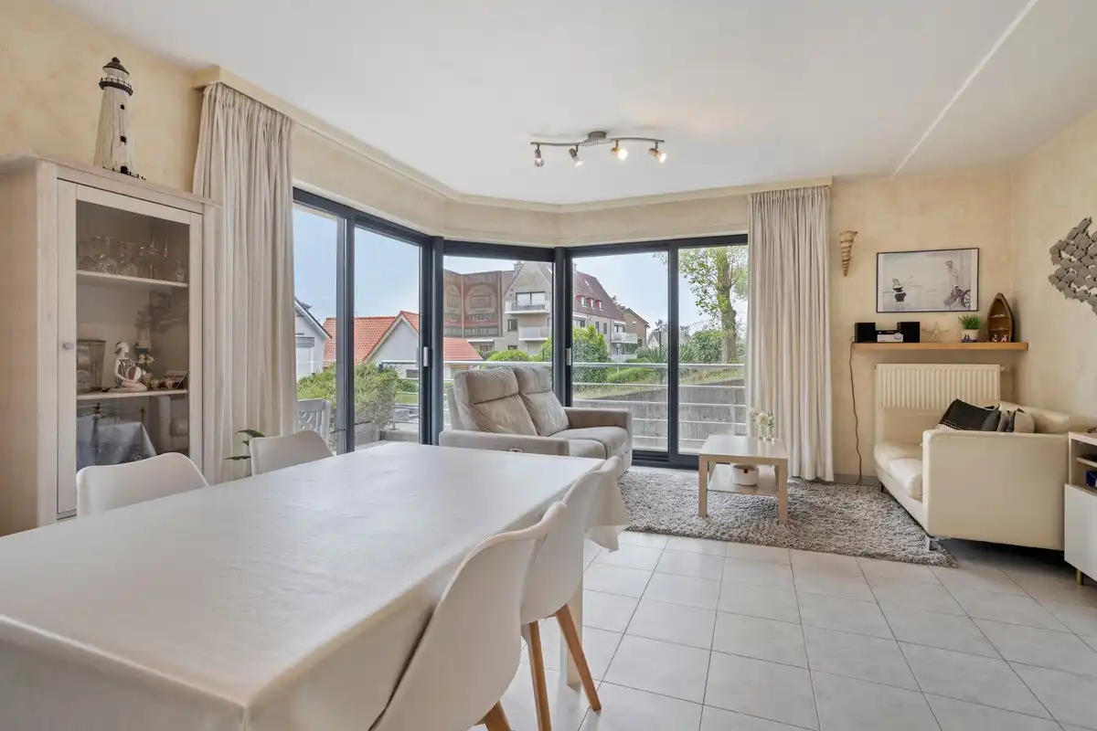 Ruim hoek appartement met 2 slaapkamers foto 3