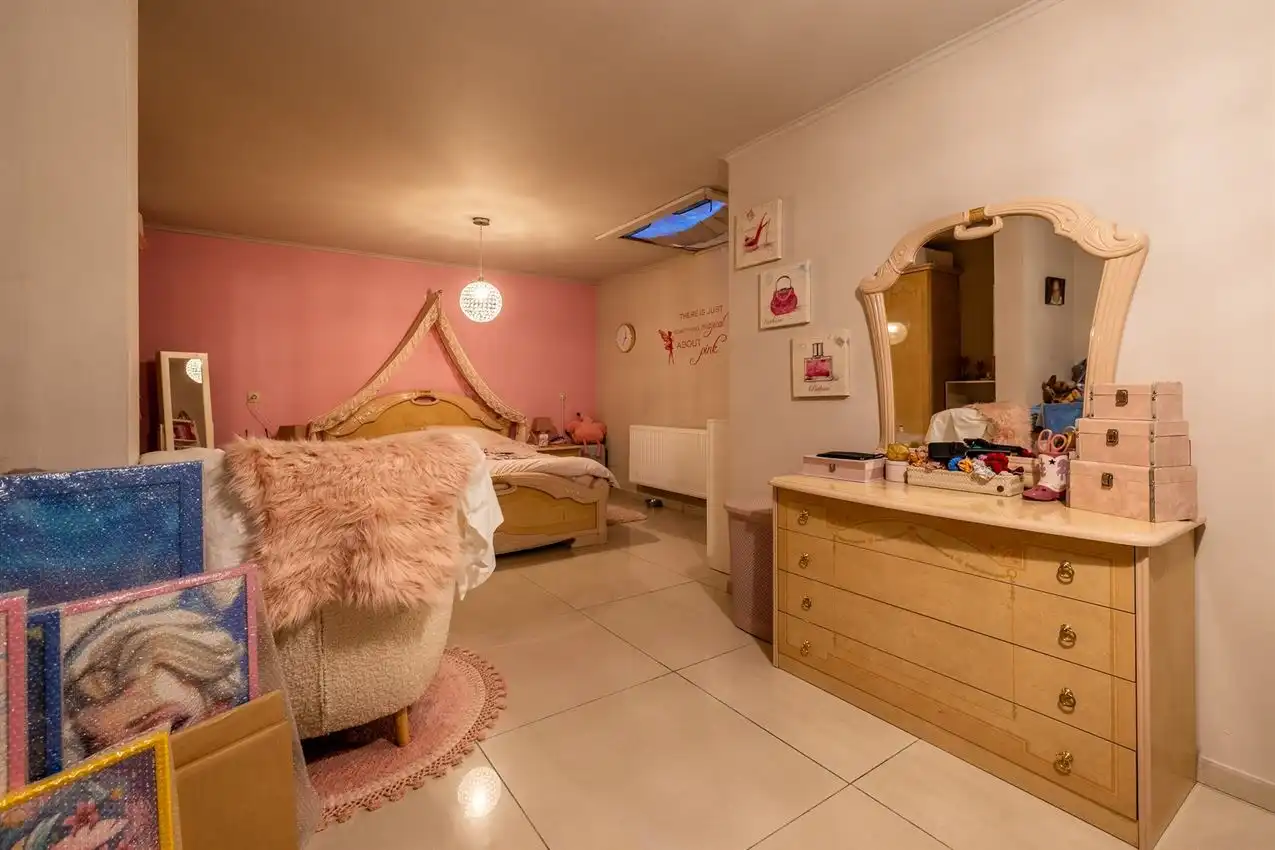 Gerenoveerde bel-etagewoning met 3 slk foto 15